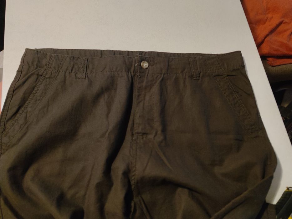 Pantaloni bărbătești