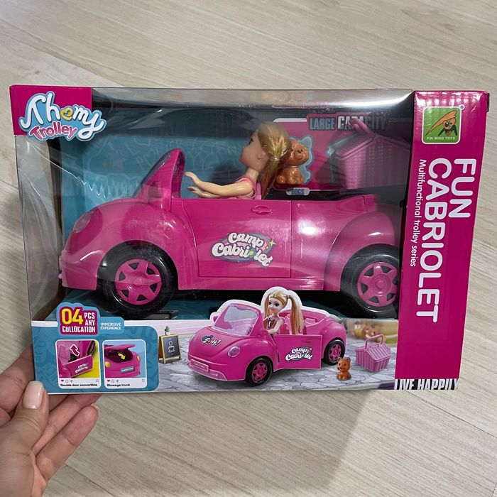 Кукла в машине игрушка