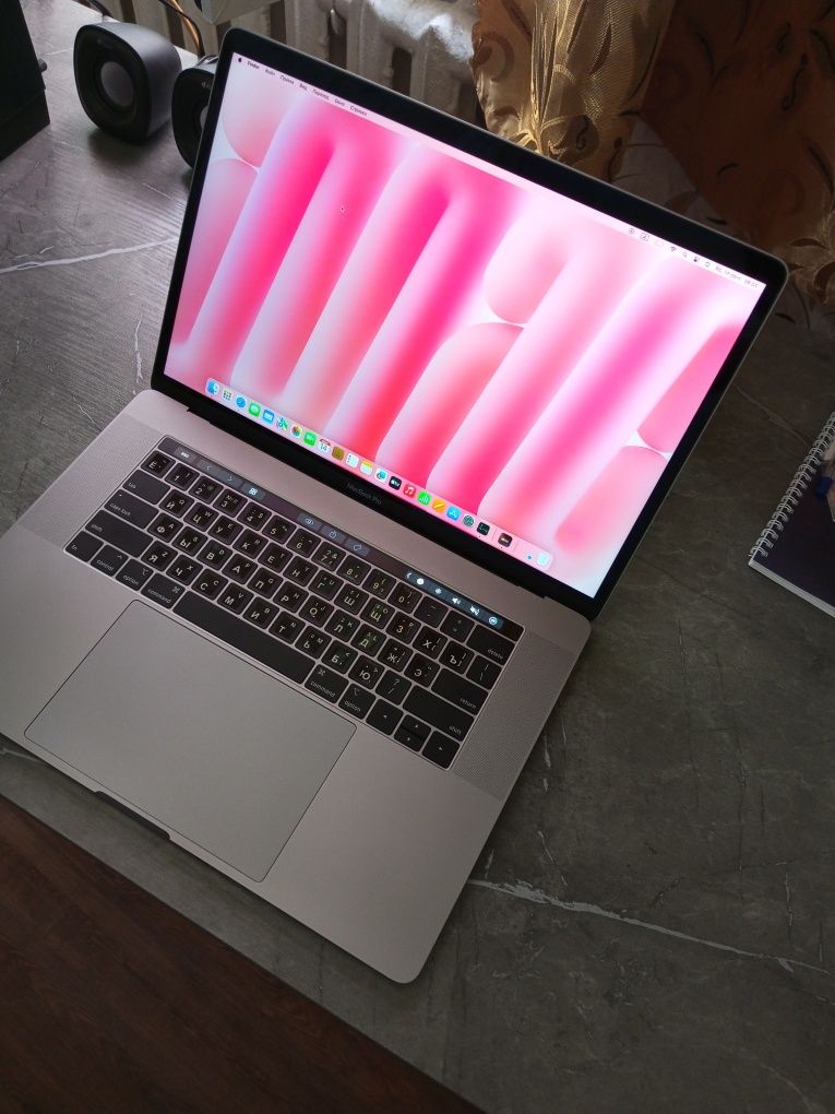 Макс версия MacBook PRO 15. i7/16/256/ Touch ID. Cмотрите фотографии.