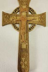 Cruce lemn sculptata