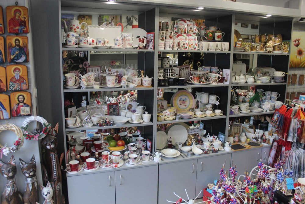 Продавам обзавеждане за магазин. /Търговско оборудване/