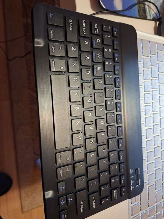 Продавам клавиатура за Леново Тап 11