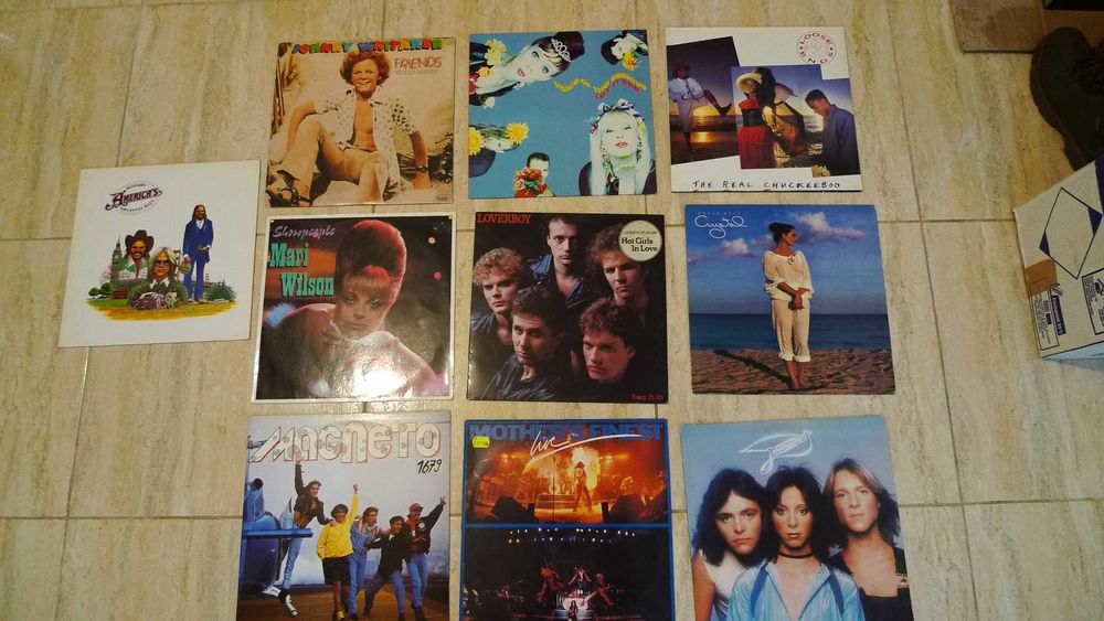 Pachete a cate 10 viniluri albume originale cu muzica internationala