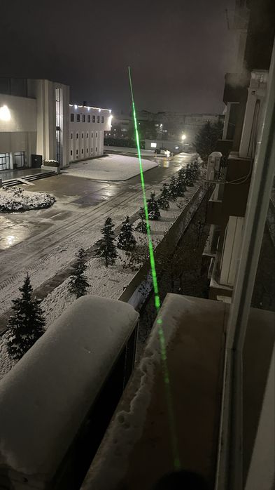 Laser Puternic cu Carcasă Metalică – Rază de Acțiune Peste 10 km!