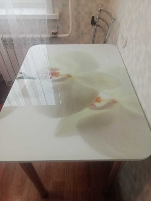 Продам кухонный стол.