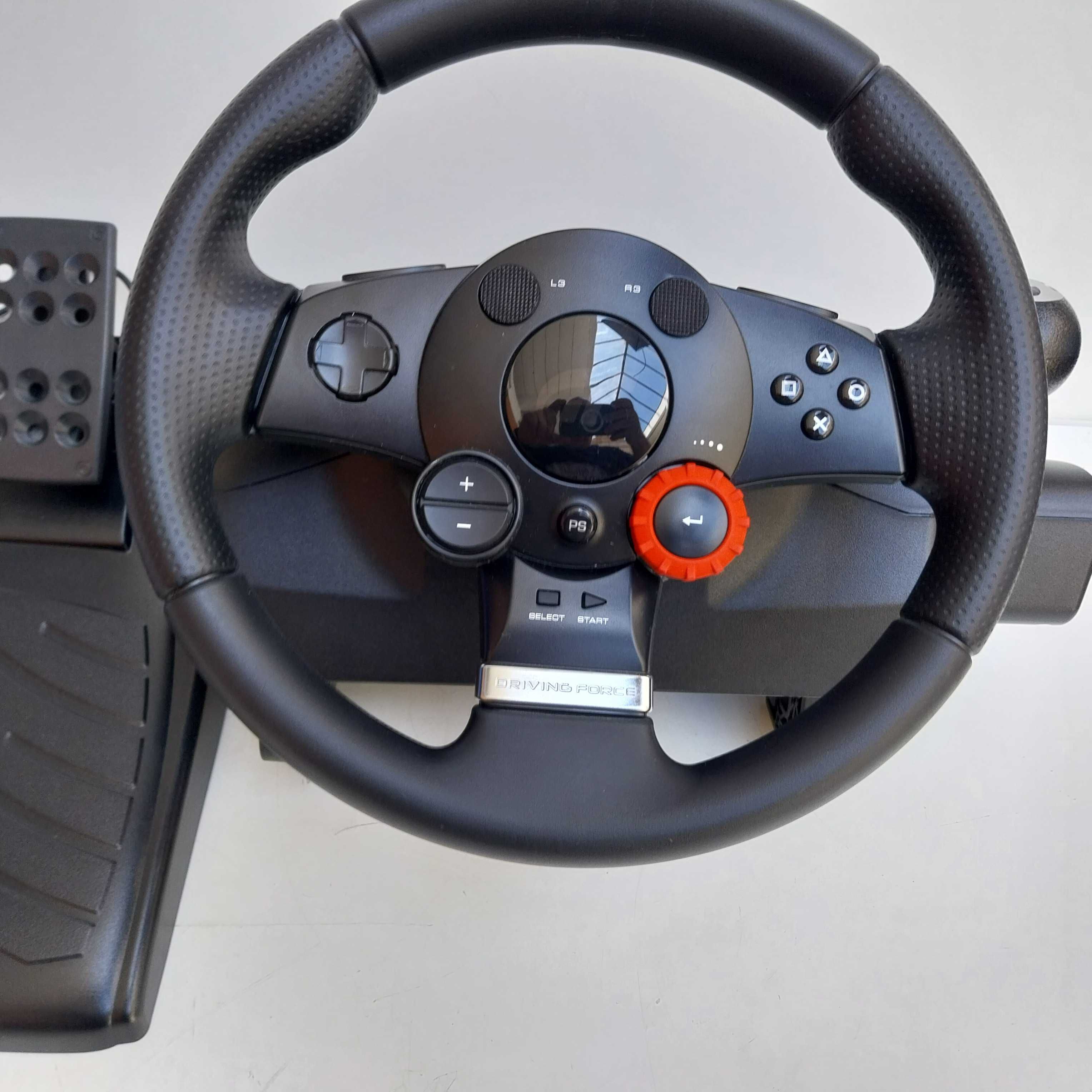 НАЙ ДОБРАТА ОФЕРТА Волан с педали Logitech Driving Force #1
