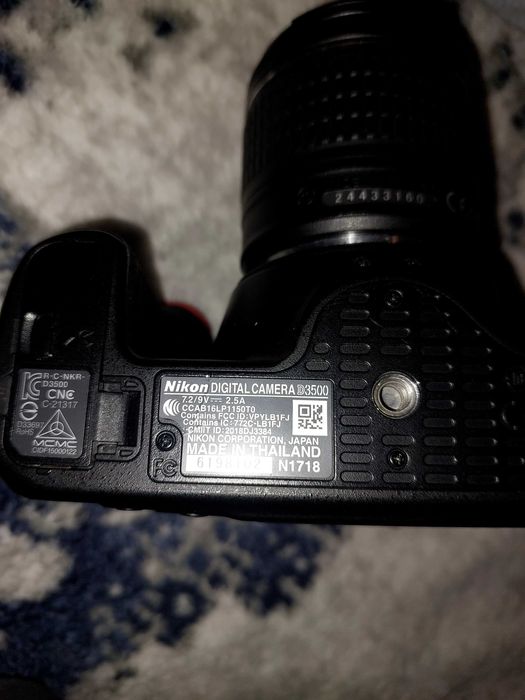 Vând Nikon D3500 + kit 18-55 mm + card 64GB + acumulator – ca nou