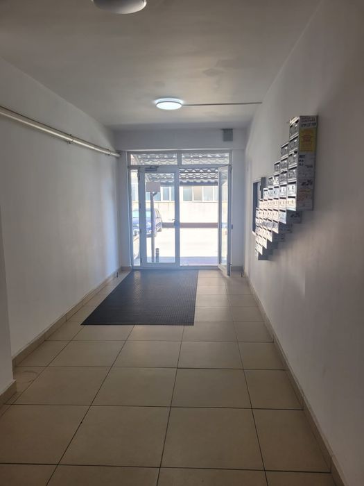 Vand apartament 3 camere si loc parcare subteran