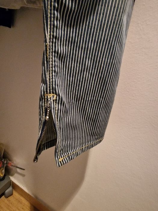 Blugi Guess cu lungime albastru si alb