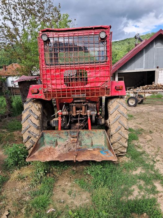 Vând Tractor U651