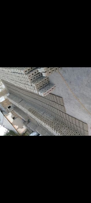 Кесек колдан куиылган