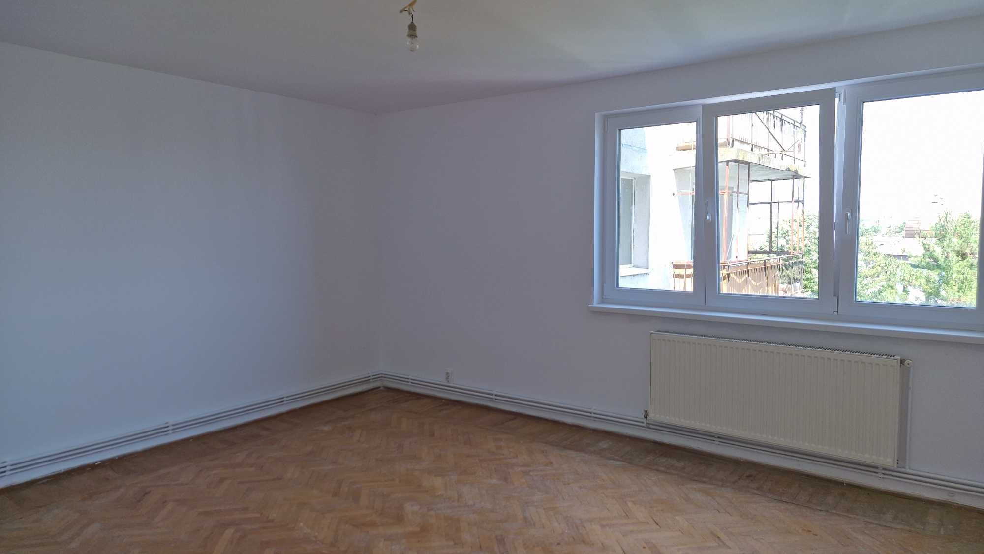 str. Castanilor 4, zona Orizont-Piaţa Sud, 3 camere decomandate, 82 mp
