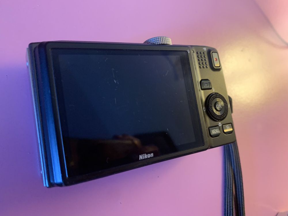 Aparat Foto Digital Nikon Coolpix 8200 Stare Ideala cu Baterie Defecta