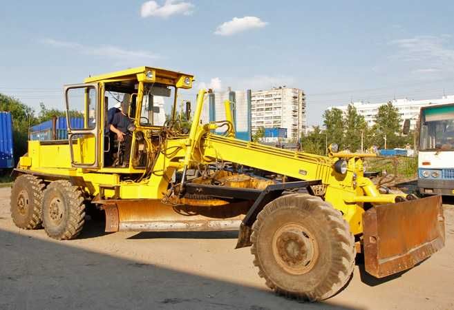 Мощный автогрейдер в аренду — планировка, подсыпка, выравнивание!