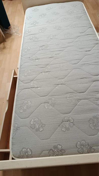 Кровать в зорошем состоянии