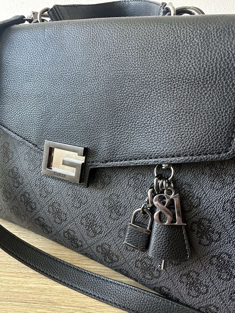 Дамска чанта Guess