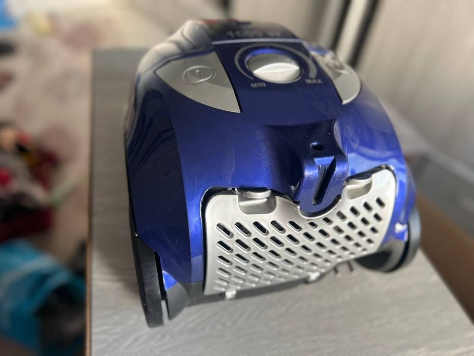 Yangidek holatdagi pilesos (пылесос) sotiladi