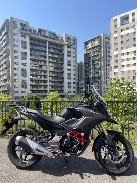 Motocicleta Daytona 200 Adventure