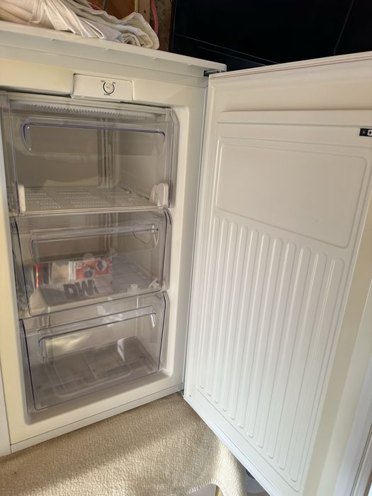 Mini congelator Zanussi, Studio