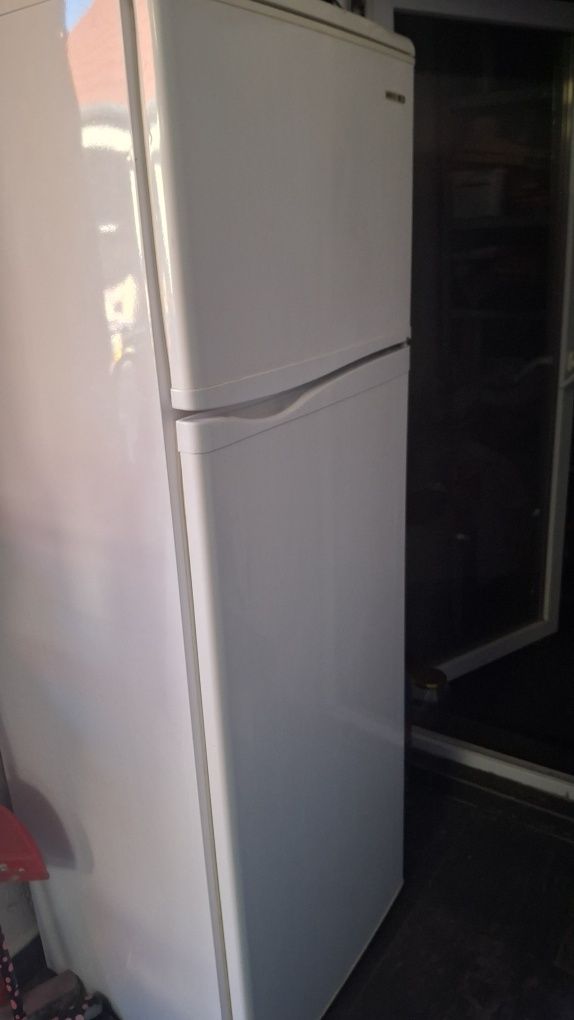 Frigider și congelator Beko 350 lei