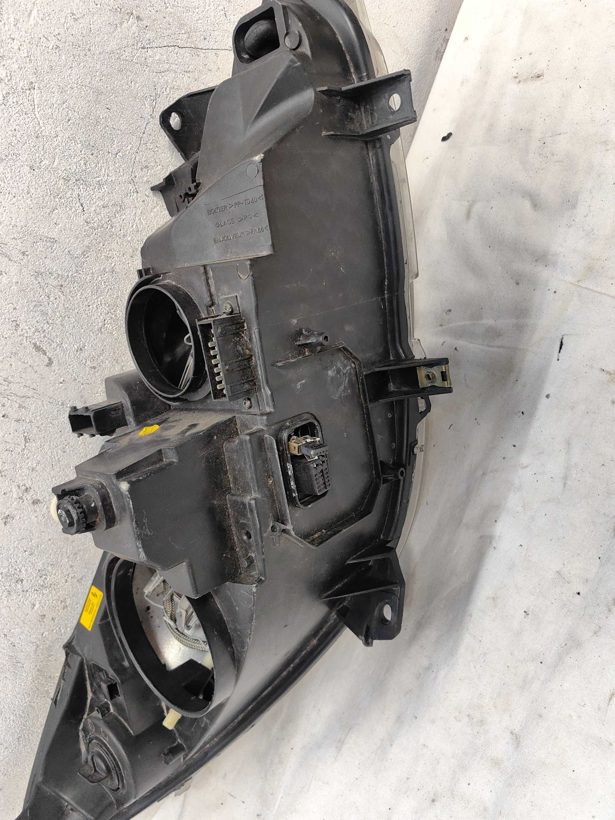 Оригинален фар Пежо 307  Peugeot 307 Face Xenon