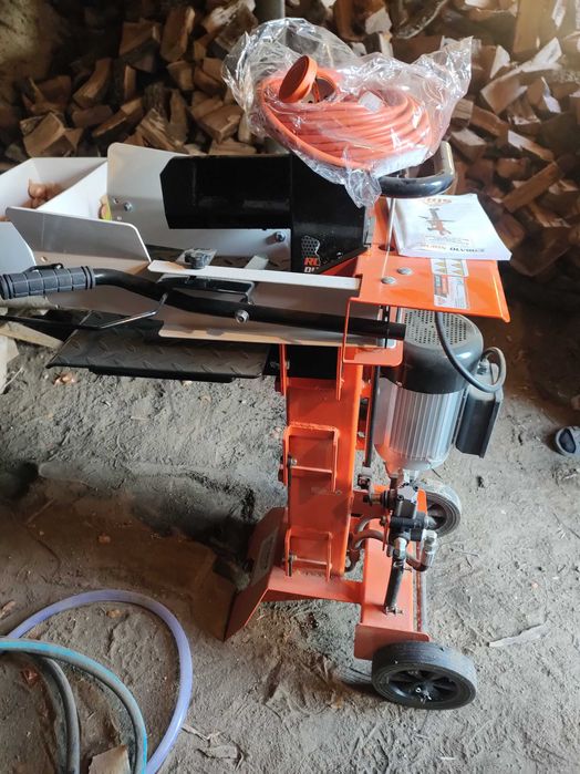 Mașină de despicat lemne