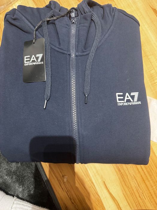 Мъжски анцуг Armani ,Xl размер