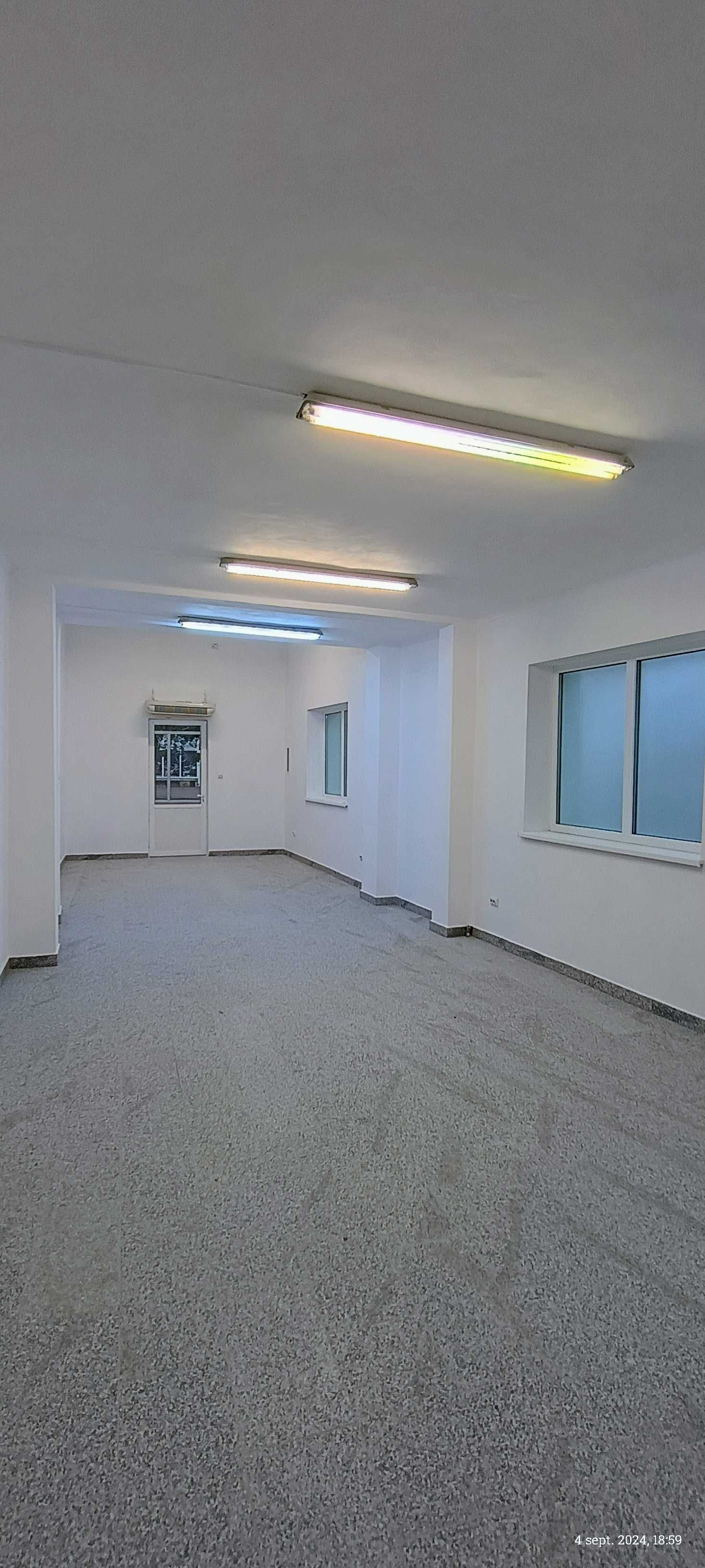 Ofer spre închiriere spatiu comercial