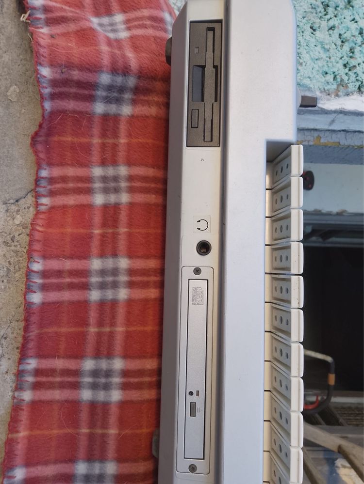 Vand orga Korg  pret 2000 lei negociabil
