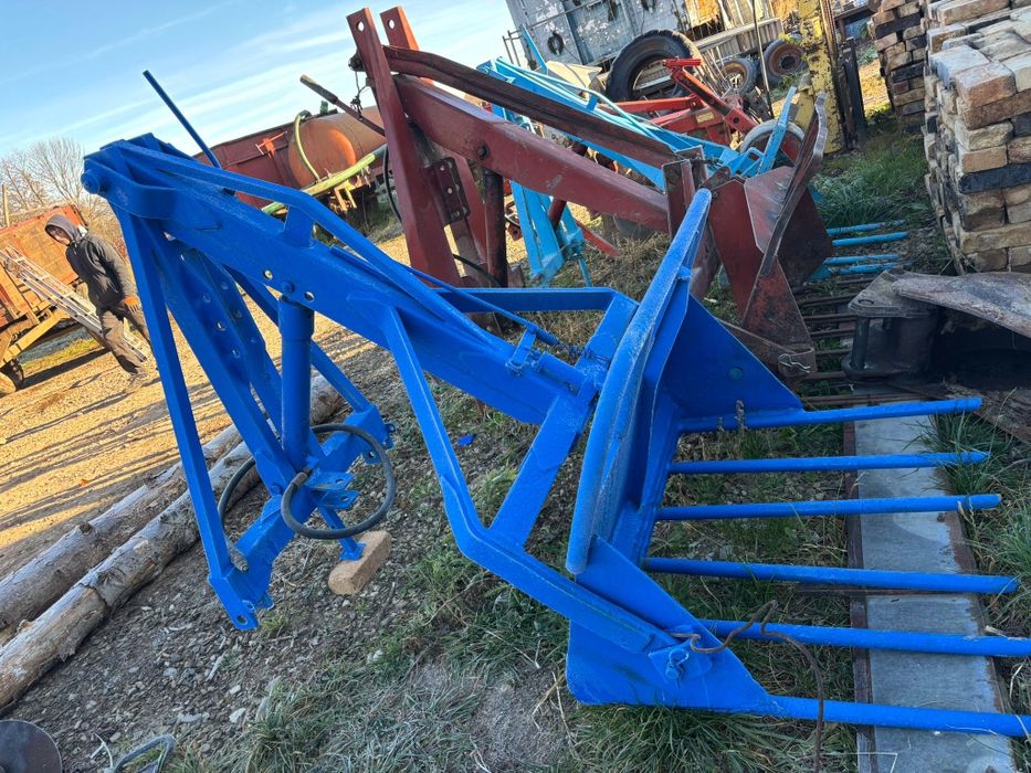 Încărcătoare pentru tiranti la tractor