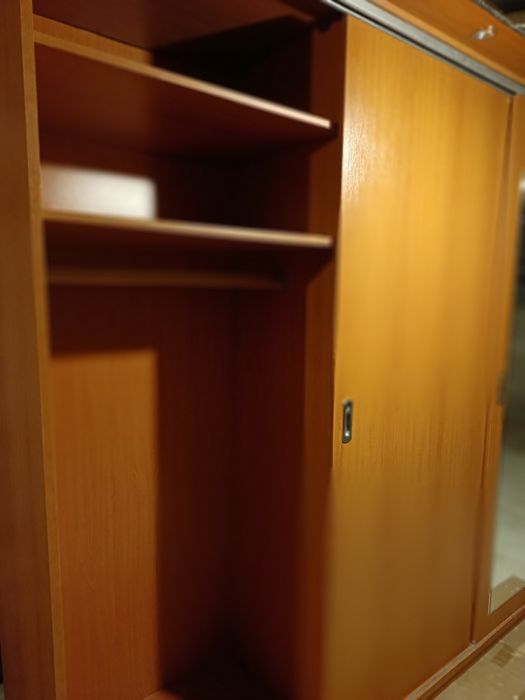 Vând dulapuri de haine, stare foarte bună. Preturi la vedere
