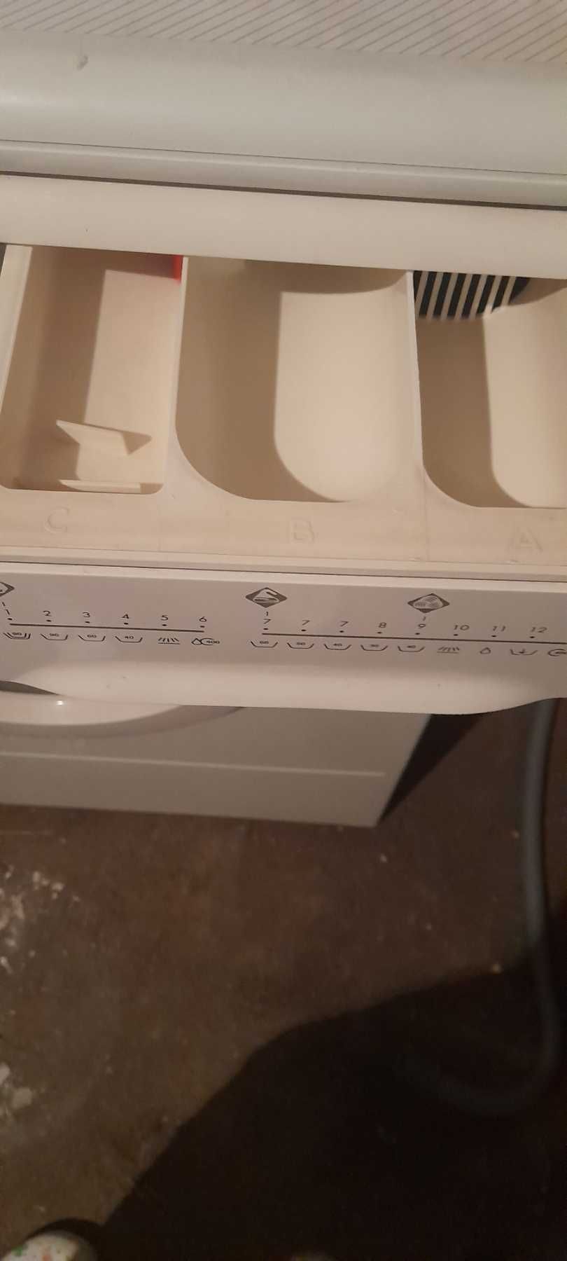 Пералня Indesit.