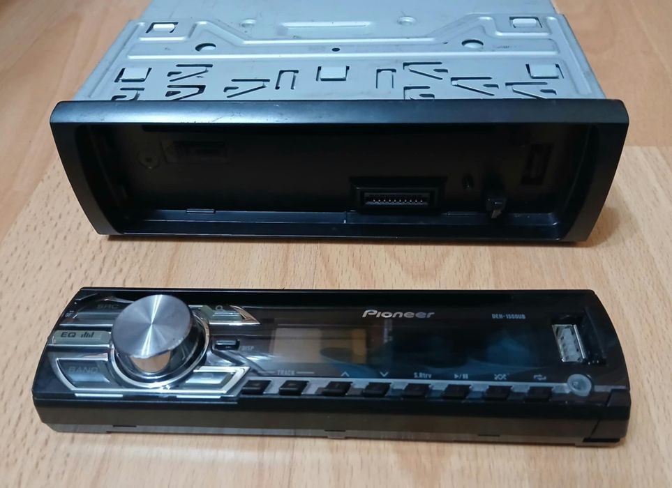 Ресийвър Pioneer CD USB Aux 4x50W