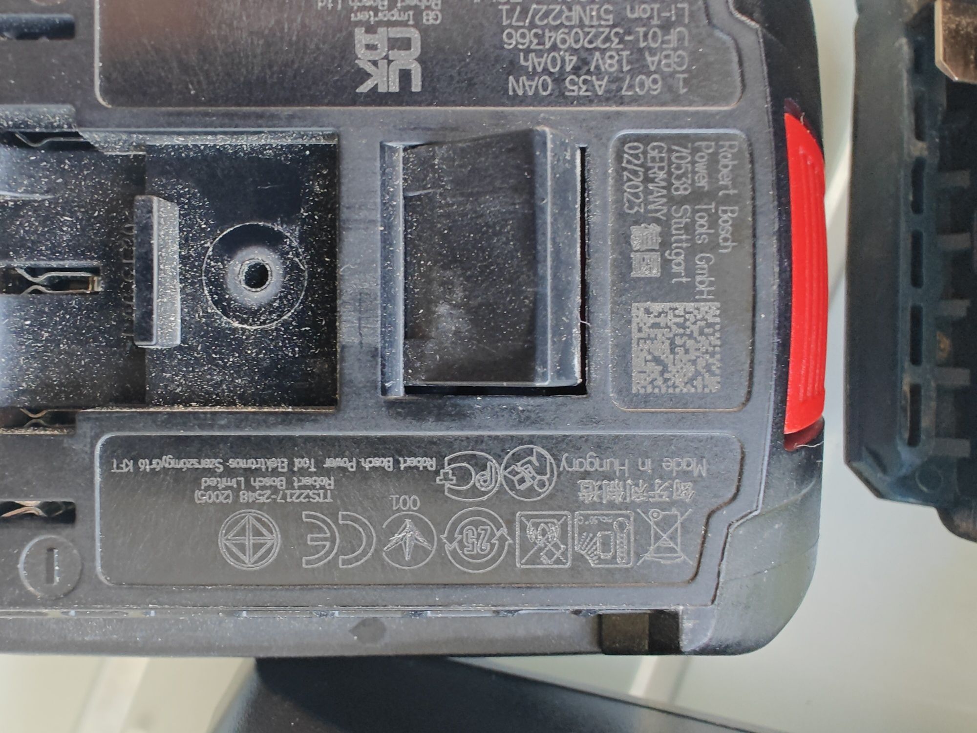 Bosch GNH 18V-64 M Pistol de batut cuie cu  acumulator si incarcator