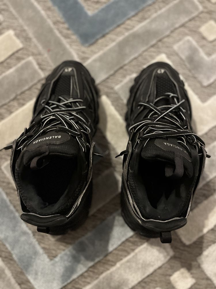 Balenciaga track