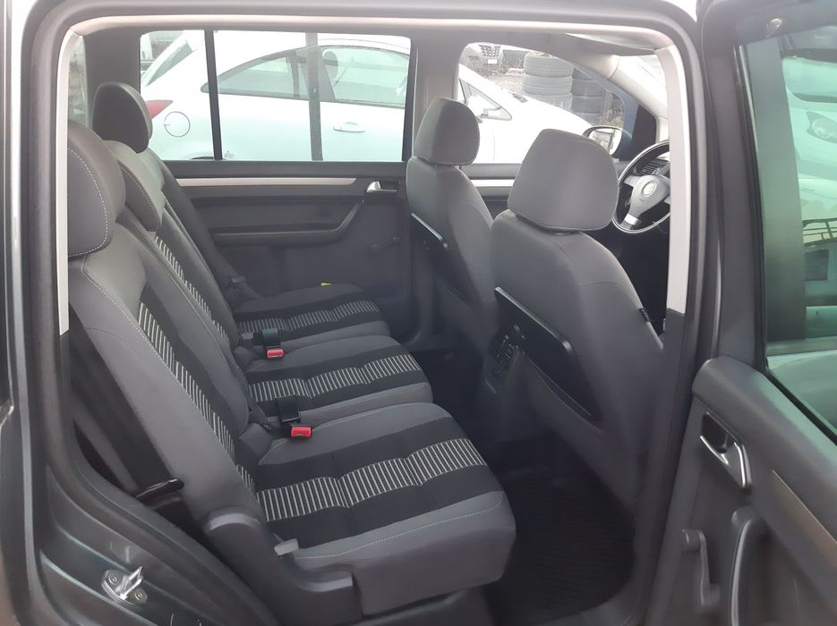 VW TOURAN 1.9 TDI-105к.с.-6 скорости  7- МЕСТЕН