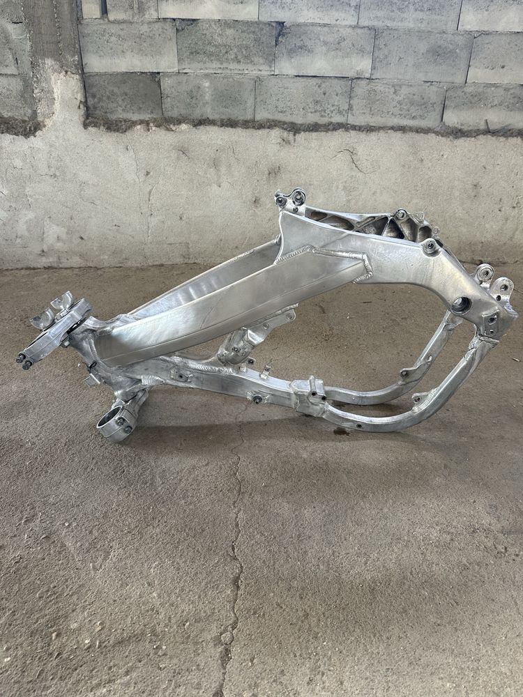 Рамка за CRF 450 2005/части към нея!