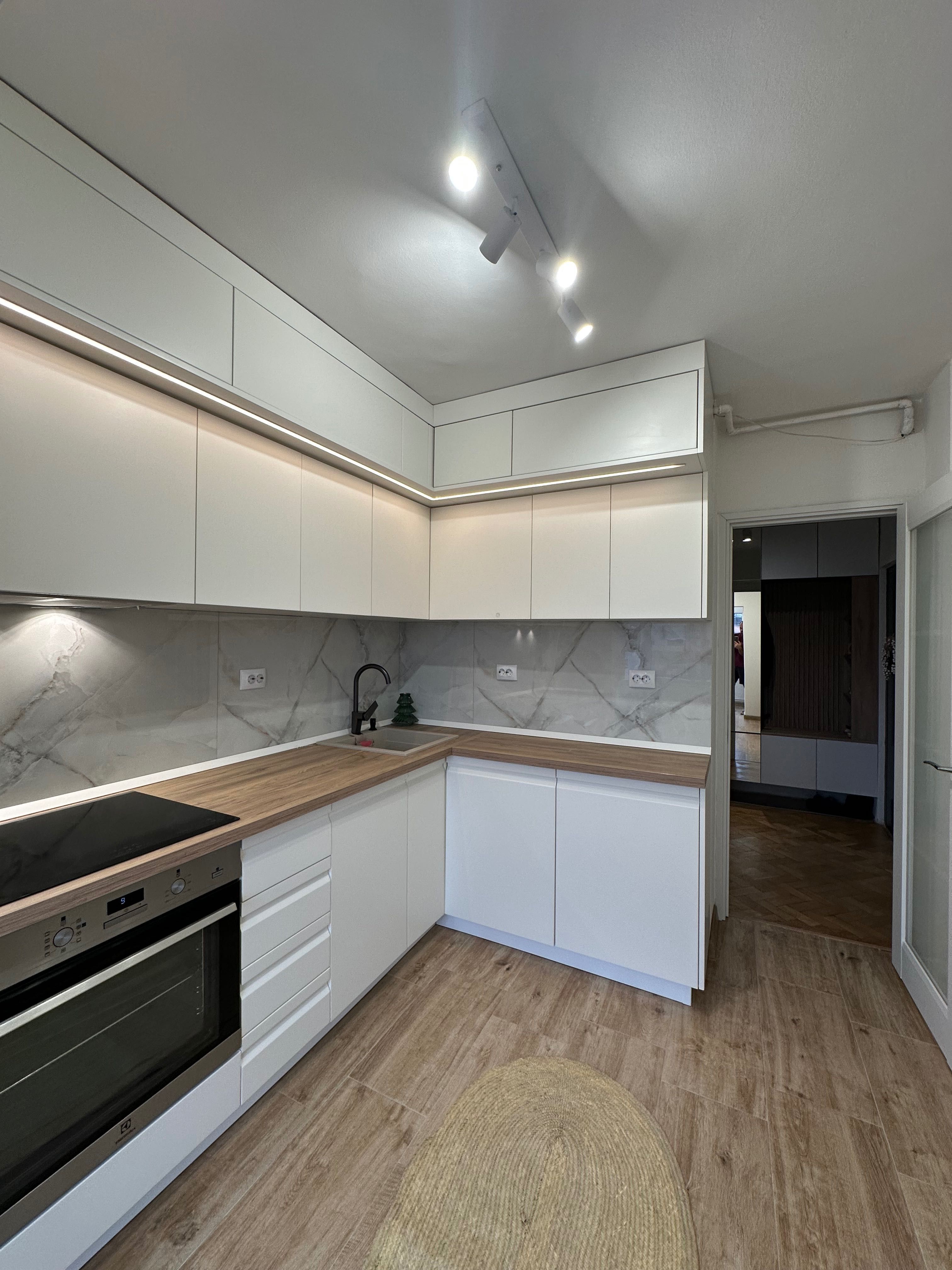 Proprietar- Apartament 3 camere, 2 baii, balcon inchis calea ARADULUI