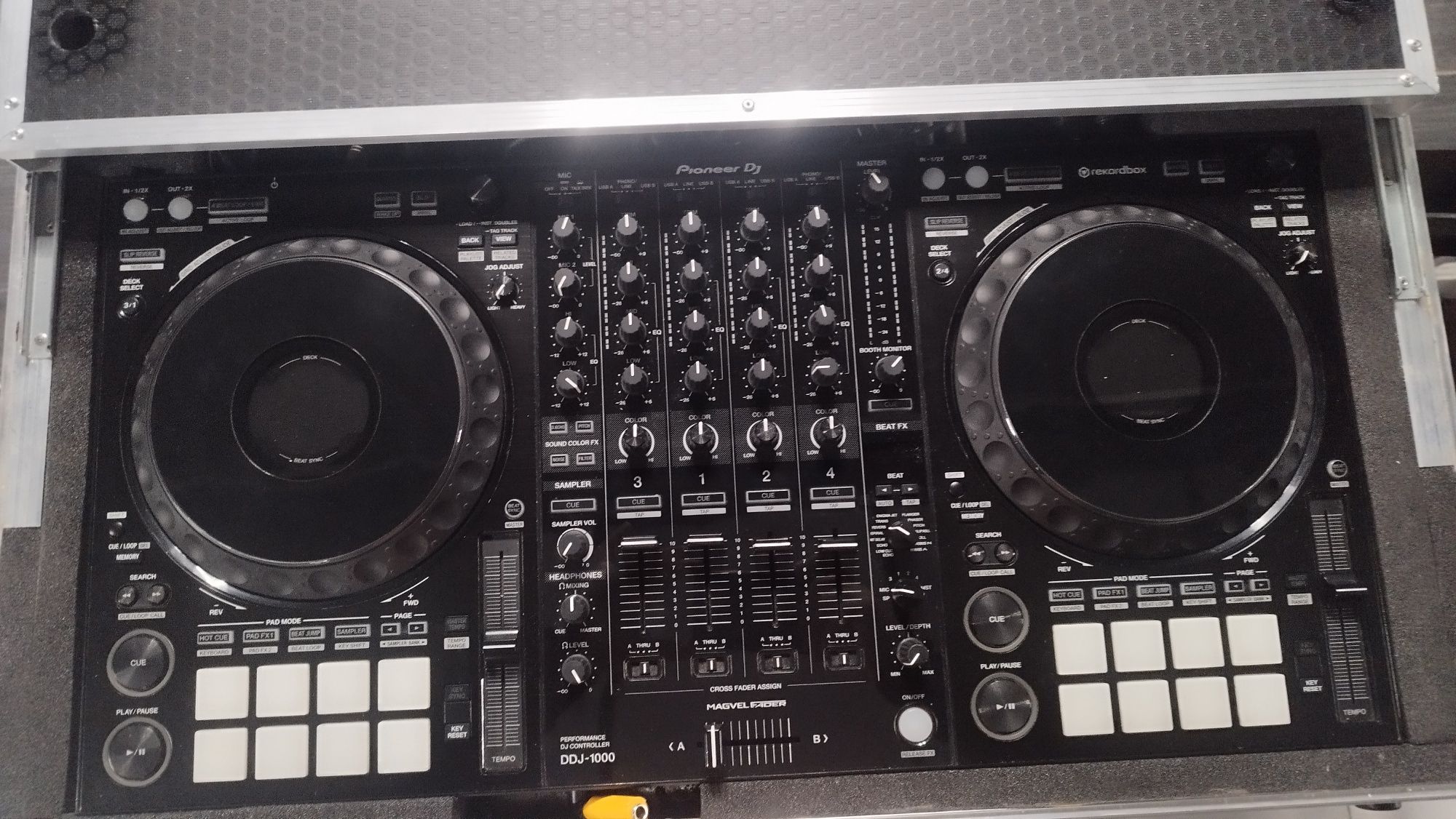 Pioneer DDJ1000 контролер