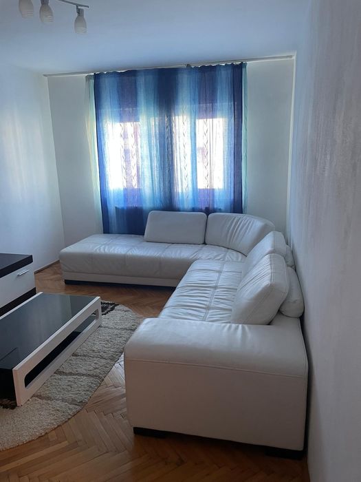 Închiriez apartament