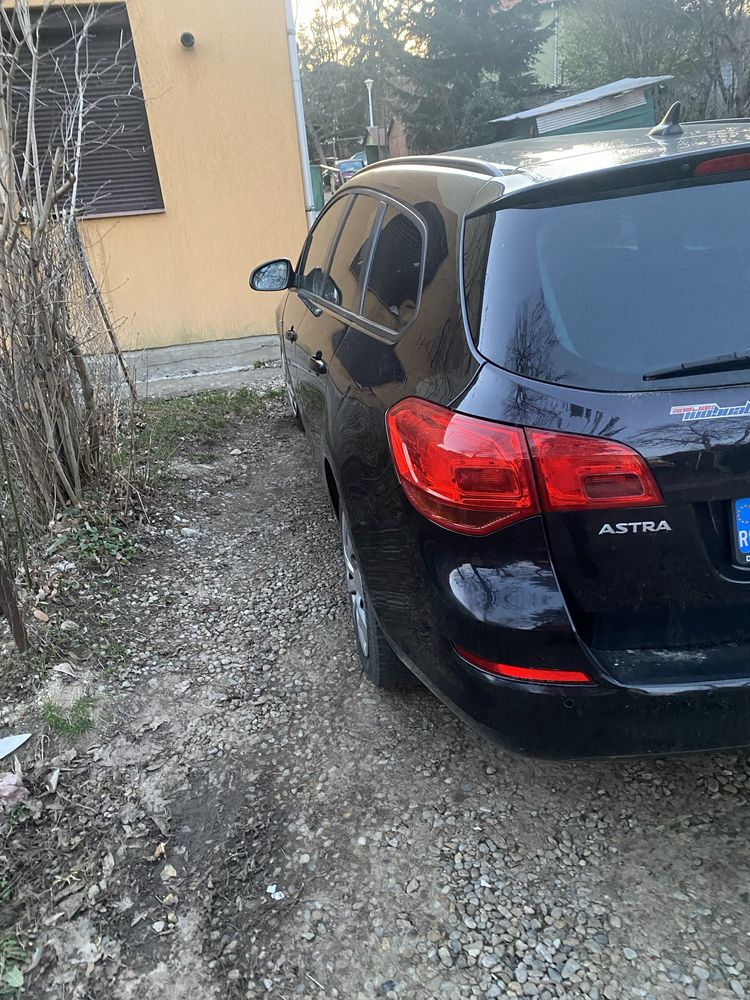 Urgent Vand Opel Astra J  1.7 an 2012