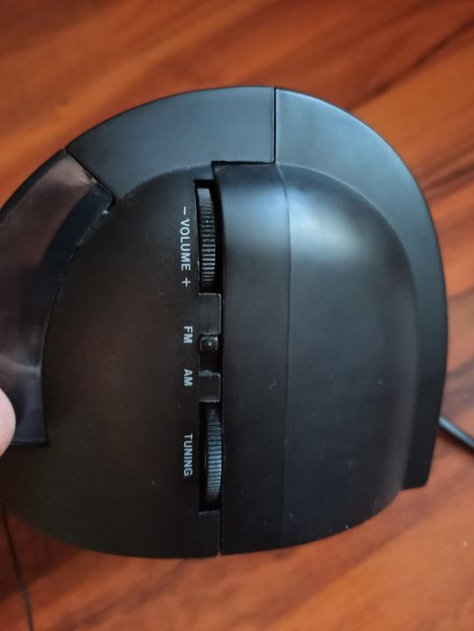 Aparat radio cu ceas