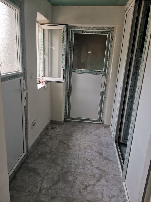 Vând doua corpuri de casă