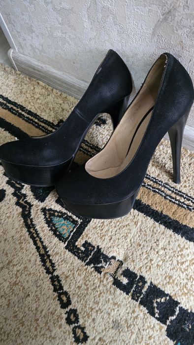 Продаю замшевые лабутены