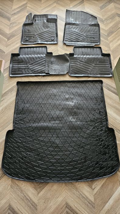 Продаётся новын родные резиновые полики на EXEED VX