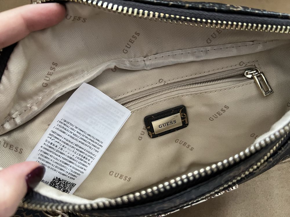 Чанта за кръст Guess