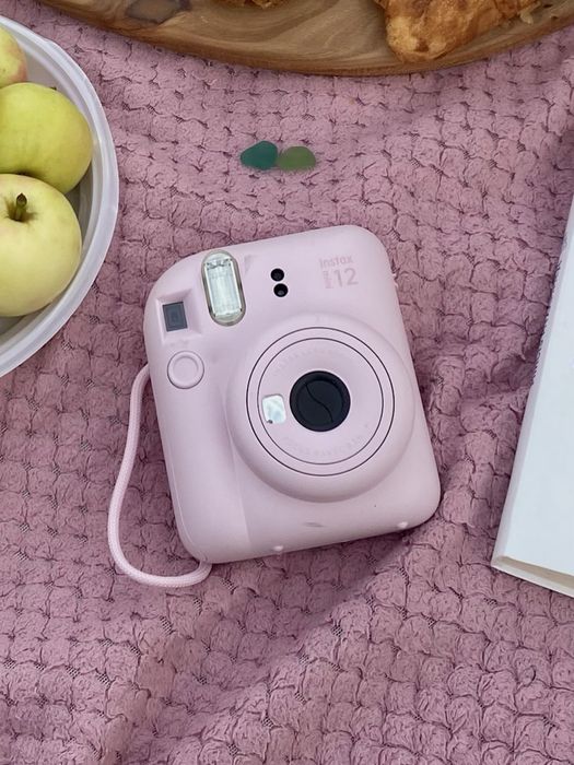 instax mini 12 в розовом цвете