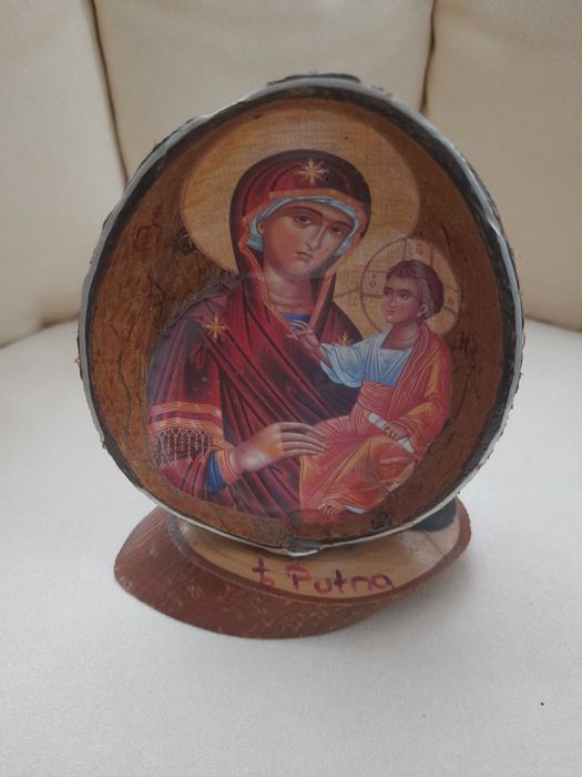 Icoana gravată în nuca de cocos