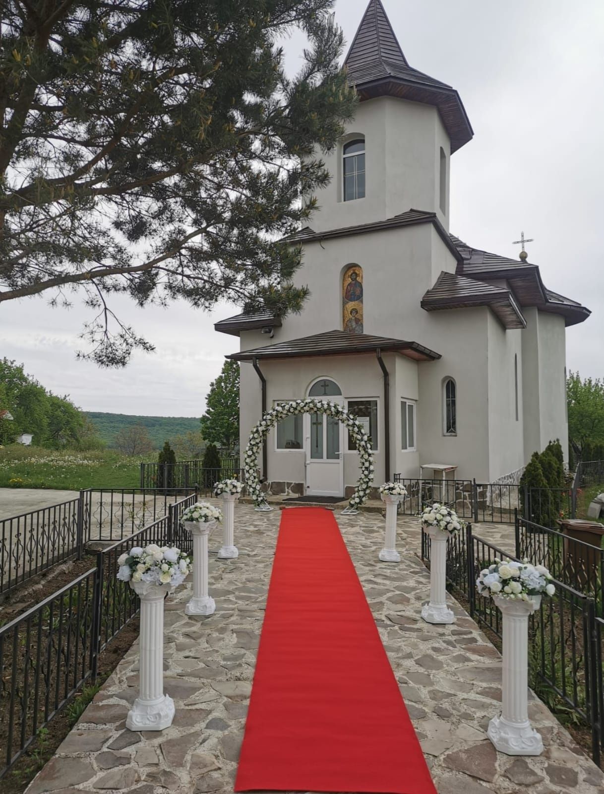 Decorațiuni evenimente, aranjamente florale, arcade Nunți