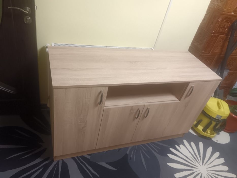 Vând Comoda Televizor